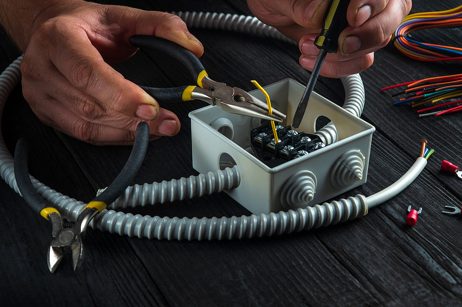 Why You Need to Use a Licensed Electrician for Your Albuquerque Electrical Work